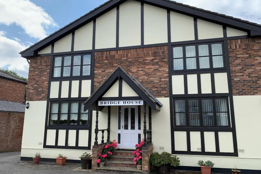 A Charming, Spacious 2 Bedroom Apartment In Lytham Lytham St Annes Exterior photo